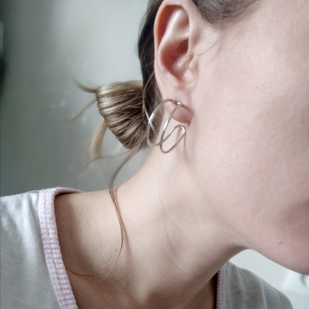 3/$30 - Silver 3/4 Hollow Wire Stud Hoops - Picture 3 of 8